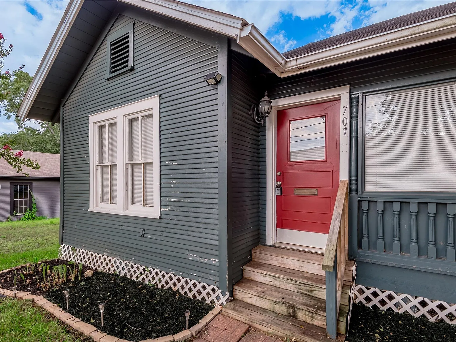 3 bed, 2.0 bath, 1083 sqft, $1,200 — Photo 3