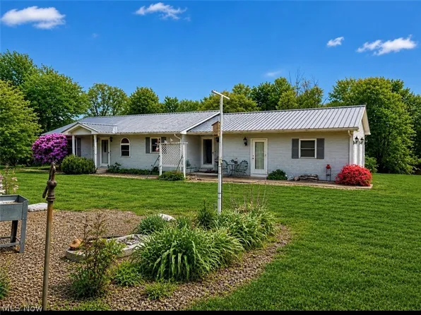 305 North Dr, Somerset, OH 43783