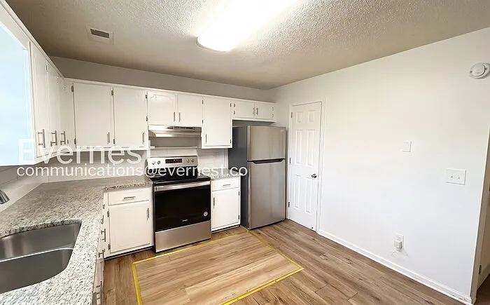 2163 Cheshire Dr — Photo 5