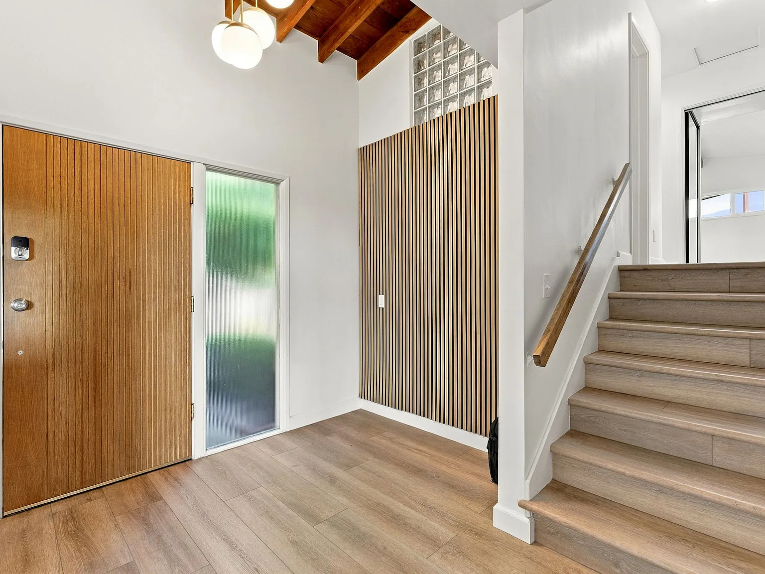 3 bed, 1967 sqft, $8,500 — Photo 4
