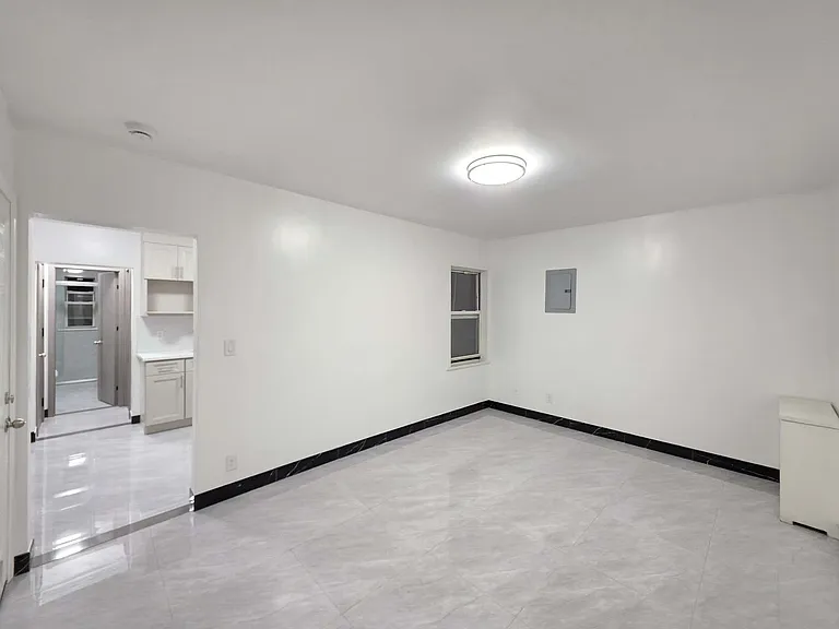 1382 W 7th St #2 — Photo 11