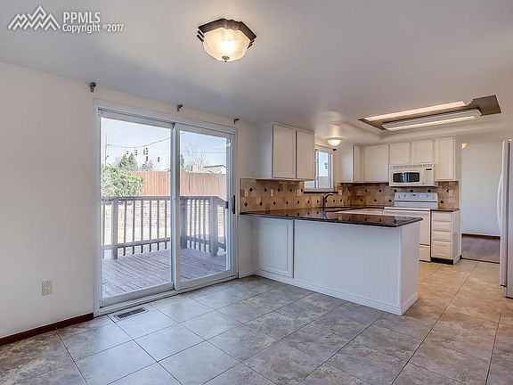 4th image of 3005 Maroon Bells Ave