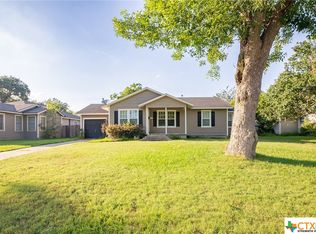 608 E Mistletoe Ave, Victoria, TX 77901