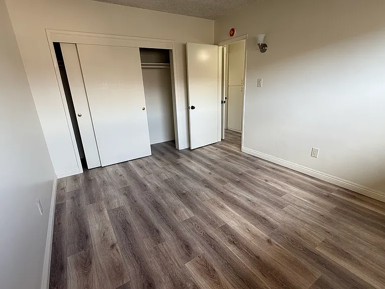 Fairview Ave — Photo 10