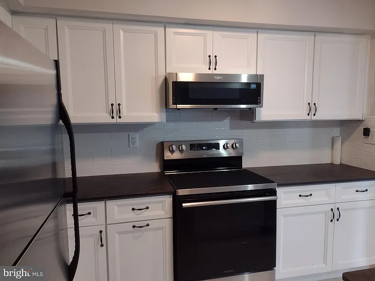 83 Avon Ln — Photo 7