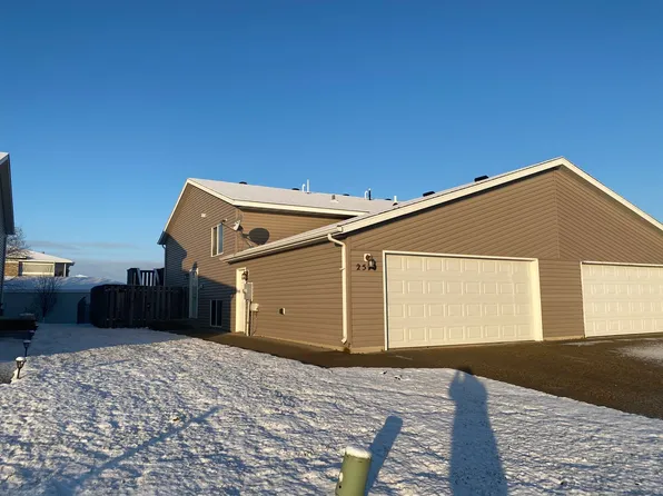 2570 Amber Valley Ct S, Fargo, ND 58104