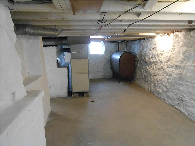 114 Grant St — Photo 32