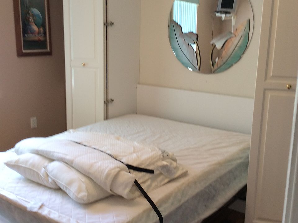 MURPHY BED