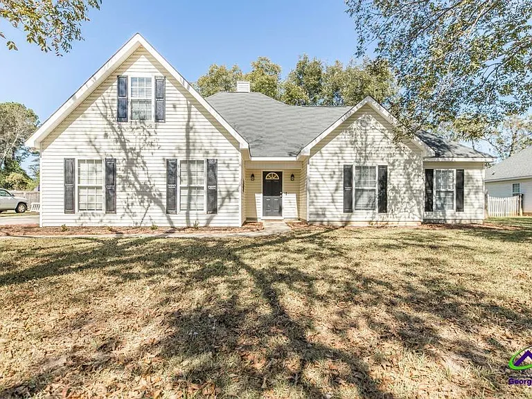 127 Grove Ln — Photo 1