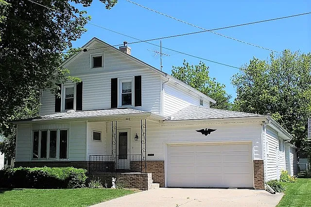 202 E Winfield St photo 1