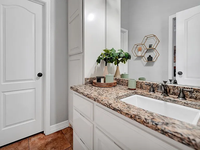 111 Lahaina Dr — Photo 31