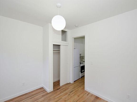 2nd image of 190 6th Ave APT 1RN
