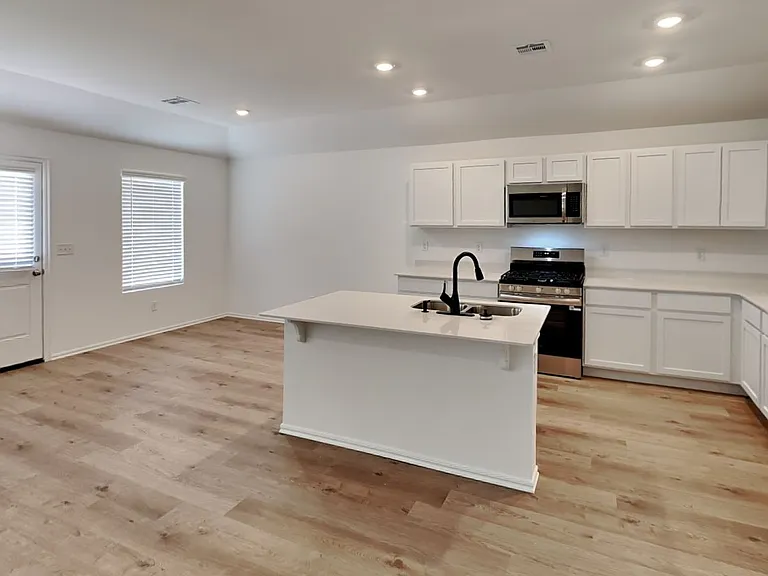 4013 Becky Ln — Photo 6