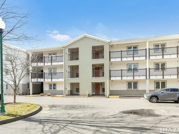 3250 Fairfield Ave APT 300, Bridgeport, CT 06605