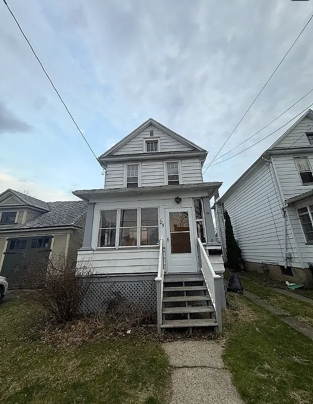 3 bed, 1220 sqft, $1,700 — Photo 1