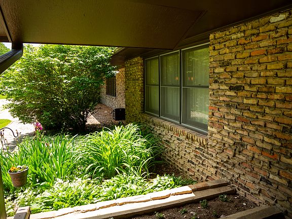 4th image of 540 Hidden Lake Dr