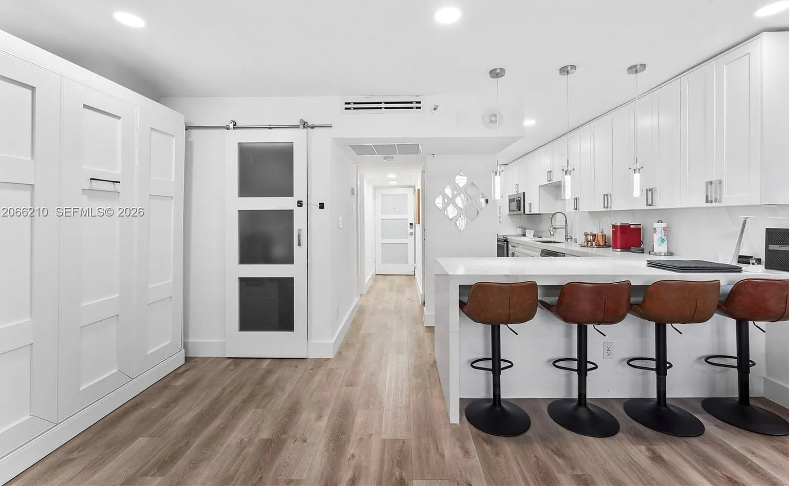 The Decoplage Condo — Photo 2