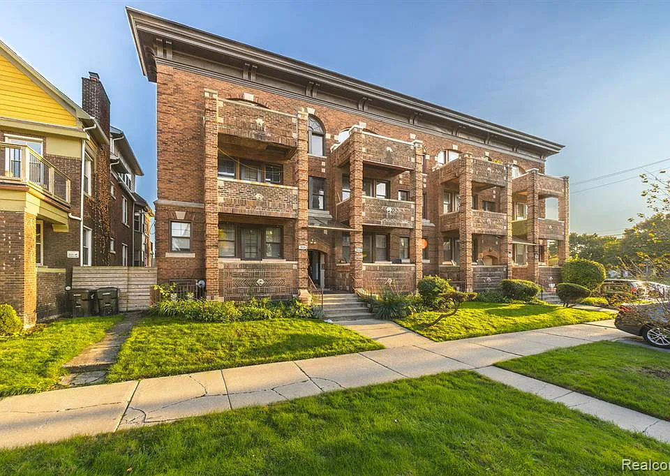516 Kirby St E #9