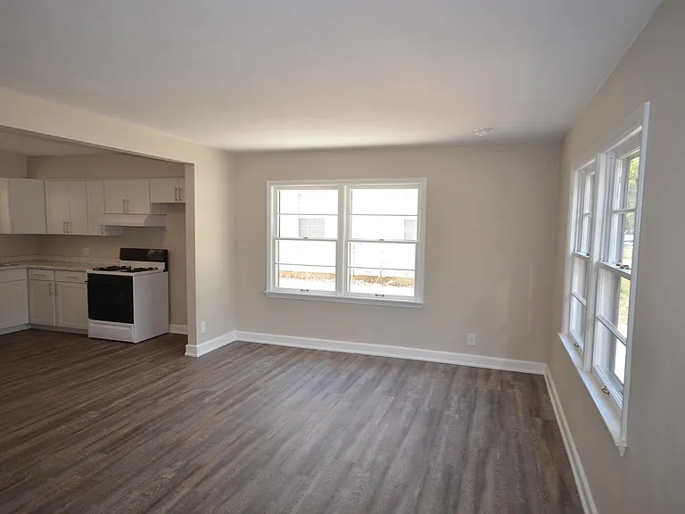 342 Jennings Ave — Photo 8