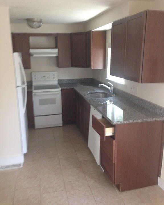 2nd image of 21 Baker St APT 5
