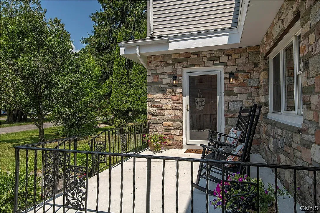 3 bed, 1500 sqft, $2,300 — Photo 2