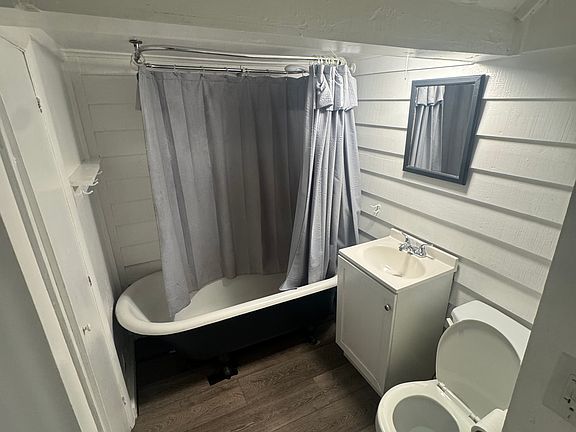 4th image of 200 Maria St #2