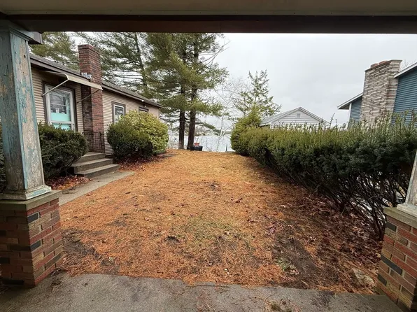 88 Union Point Rd, Webster, MA 01570