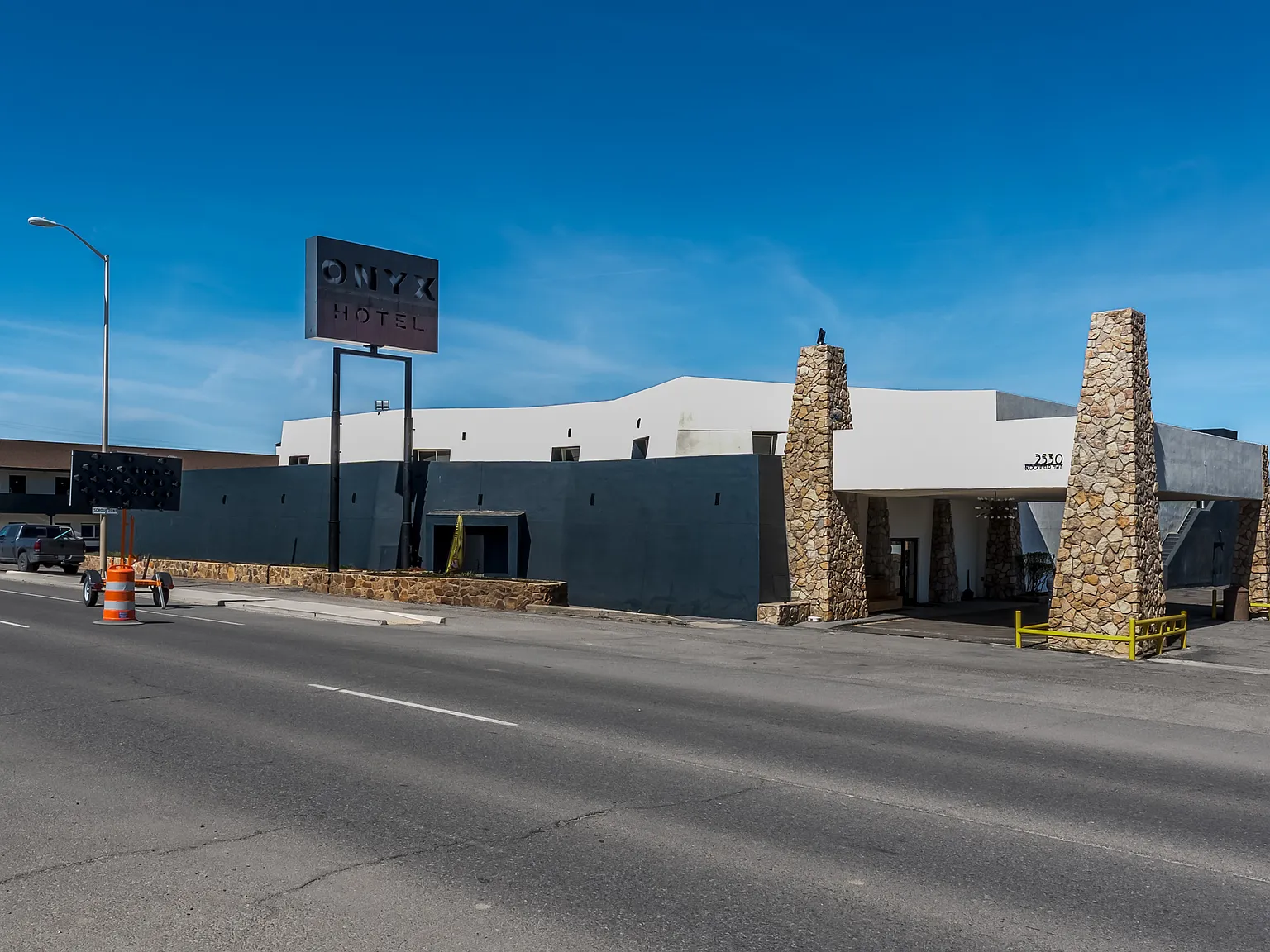 Onyx Apartments — Photo 1