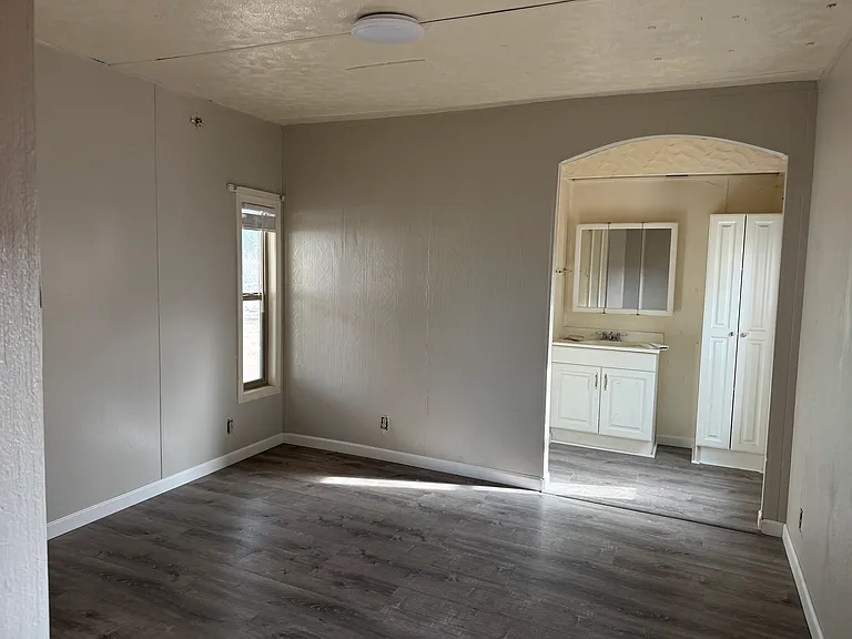 3879 W Johnson St — Photo 3