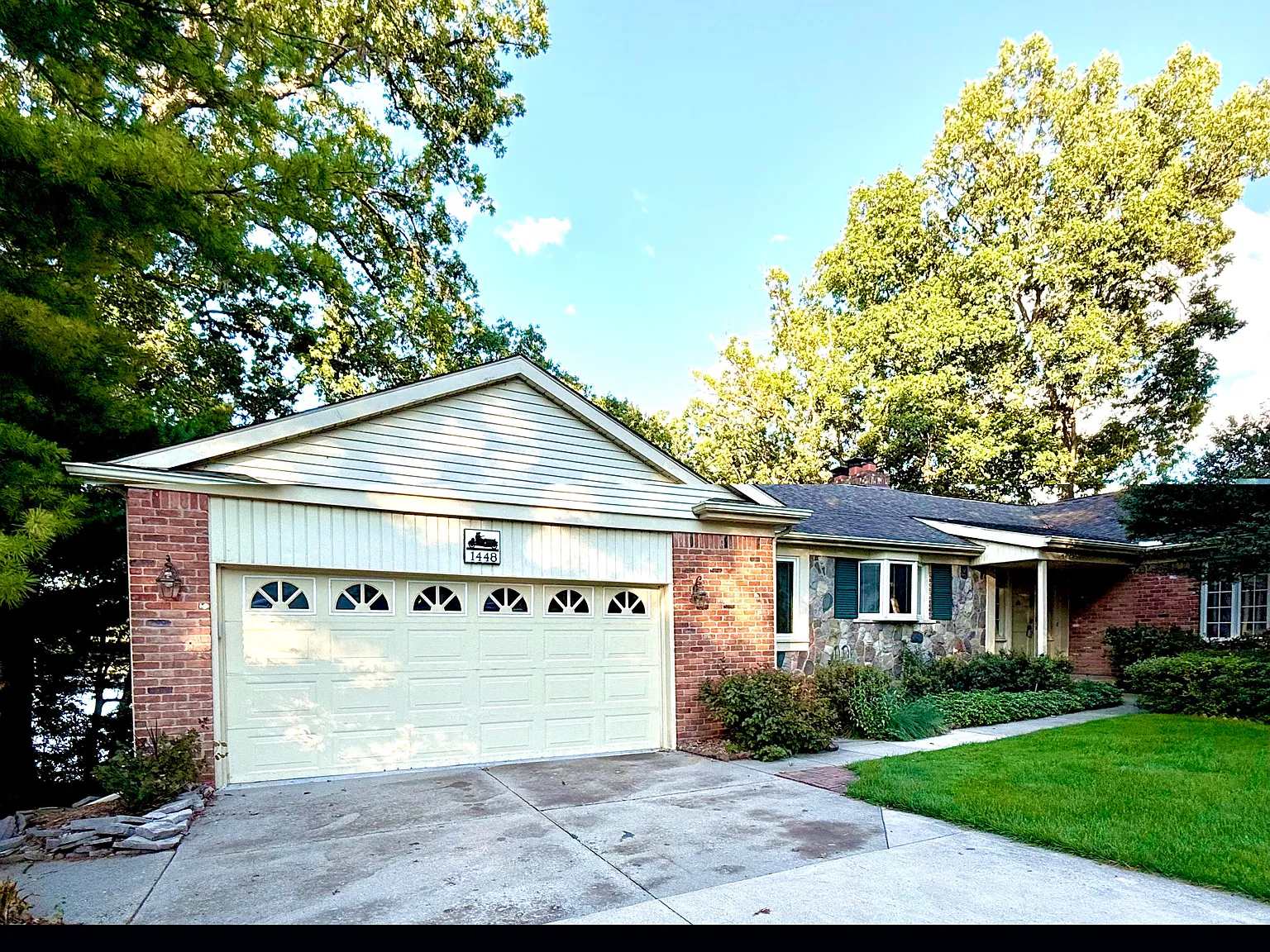 4 bed, 2317 sqft, $4,500 — Photo 3