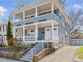 68 Burnside St, Cranston, RI