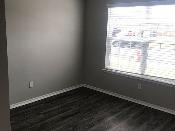 5th image of 3501 SE 94th St