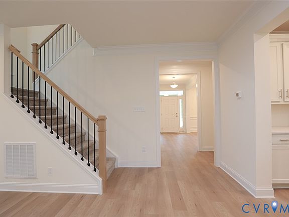 4th image of 1742 Mountain Rd