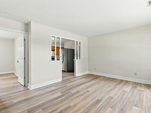 2nd image of 519 Barberry Ln