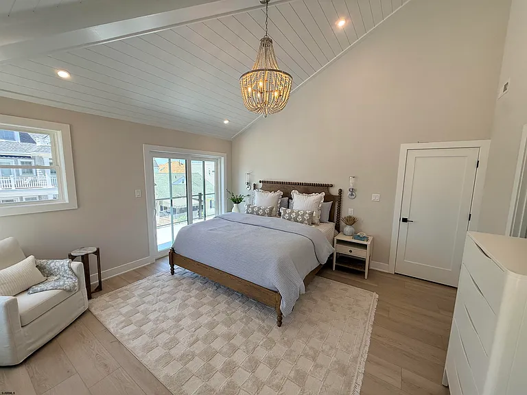 105 S Stratford Ave #MONTHLY LEASE JULY — Photo 52