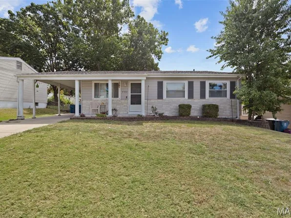 4922 Rose Blossom Ln, Hazelwood, MO 63042