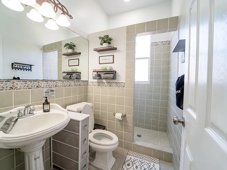 7610 Barry Rd — Photo 11