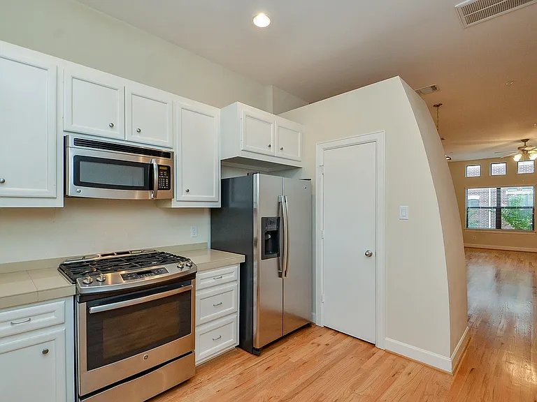 11315 S Main St #301 — Photo 9
