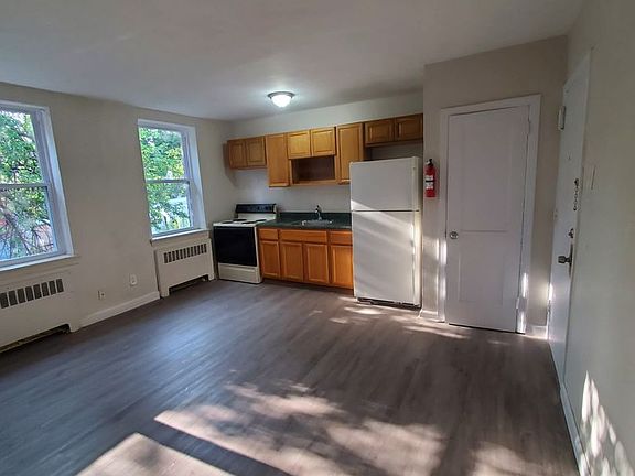 3rd image of 1309 W Rockland St #B3