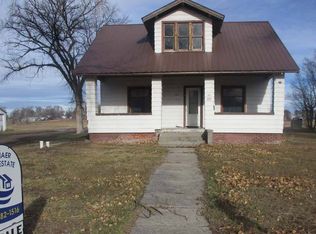 512 E 3rd St, Gordon, NE 69343