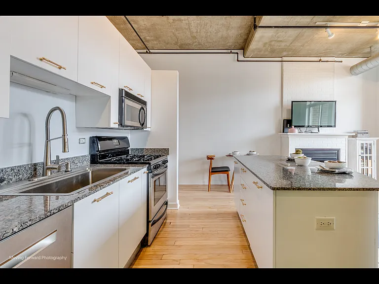 111 S Morgan St — Photo 10