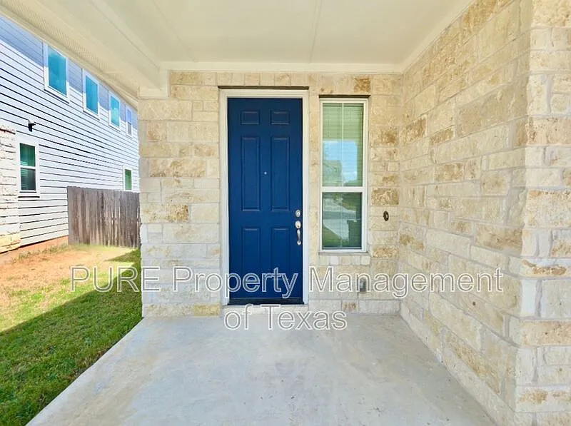 3 bed, 2.5 bath, 2203 sqft, $2,100 — Photo 2