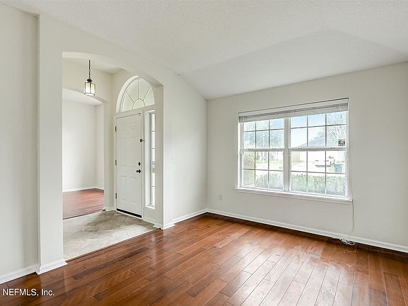 5th image of 2466 Bentshire Dr