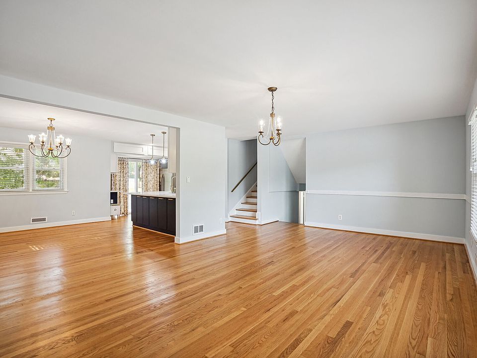 16th image of 1100 Maple Ave E