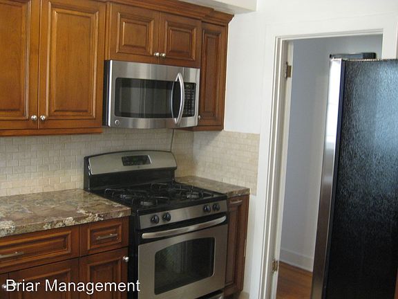 4th image of 142 1/2 N Sycamore Ave