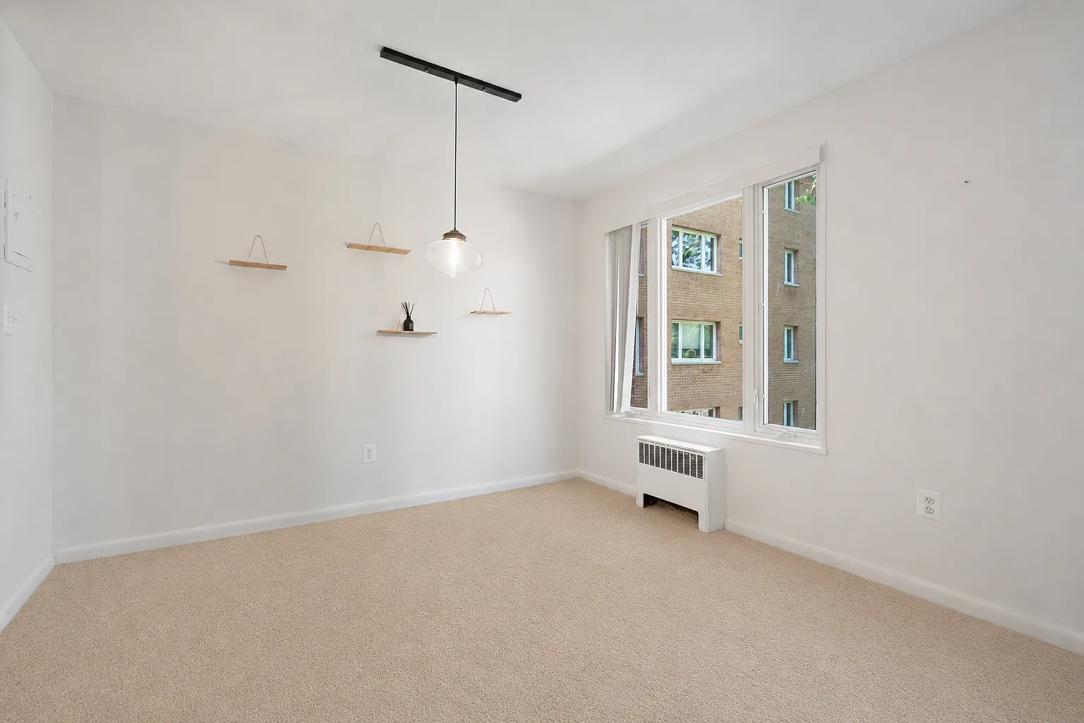 1 bed, 737 sqft, $1,895 — Photo 3