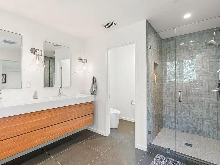 50 Deer Park Ave — Photo 10
