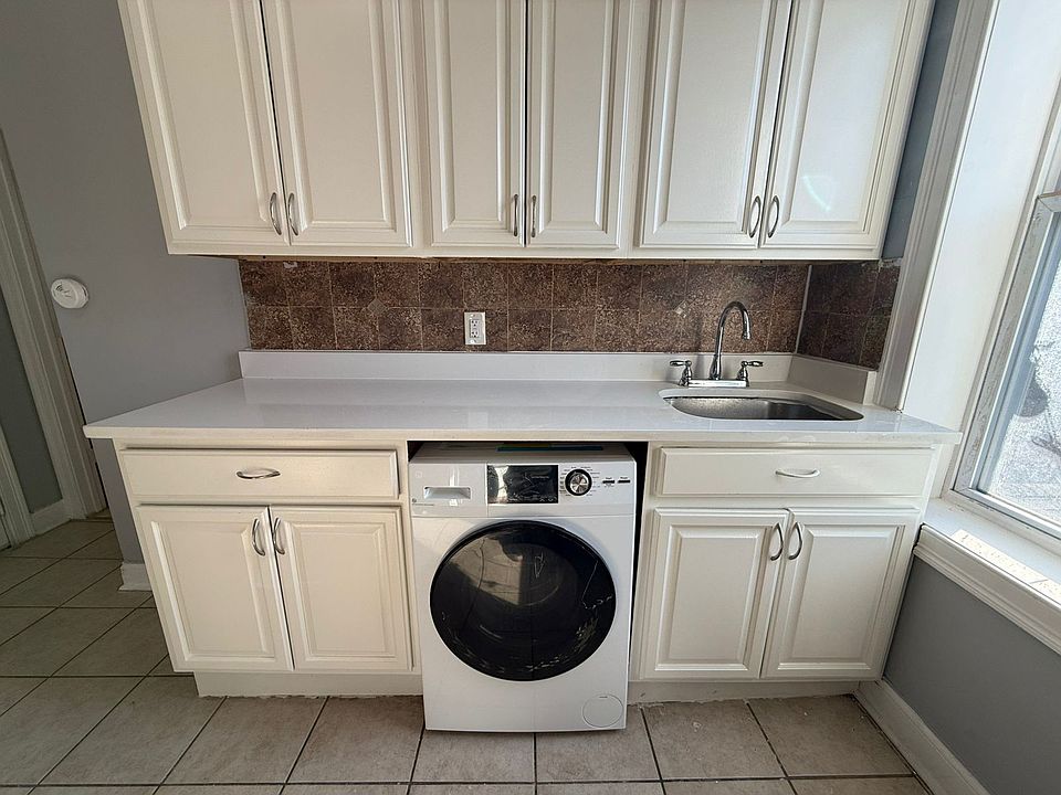 1st image of 222 51st St #19
