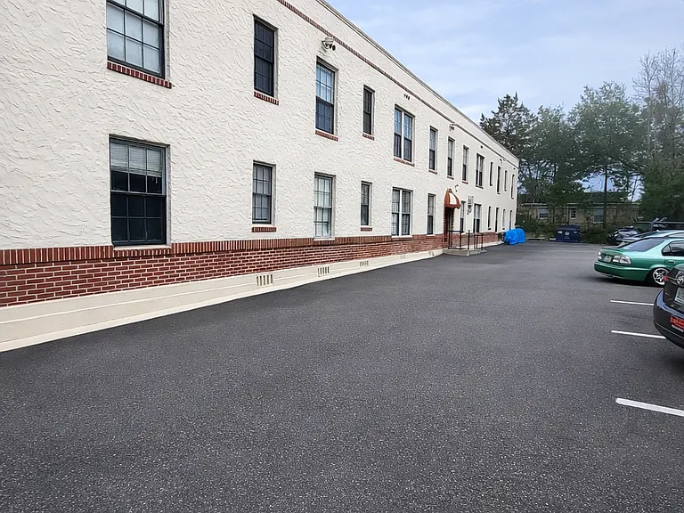 Amelia Apartments — Photo 21