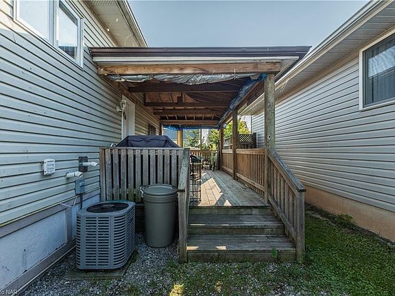 4th image of 29 Lillian Pl